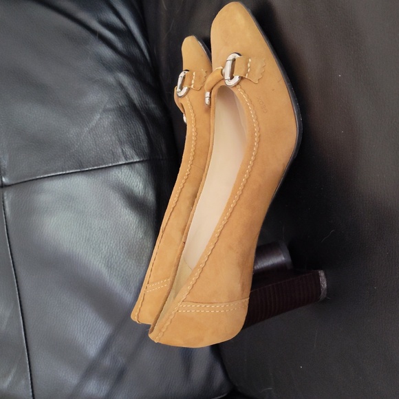 Beige heel shoes - Picture 2 of 5